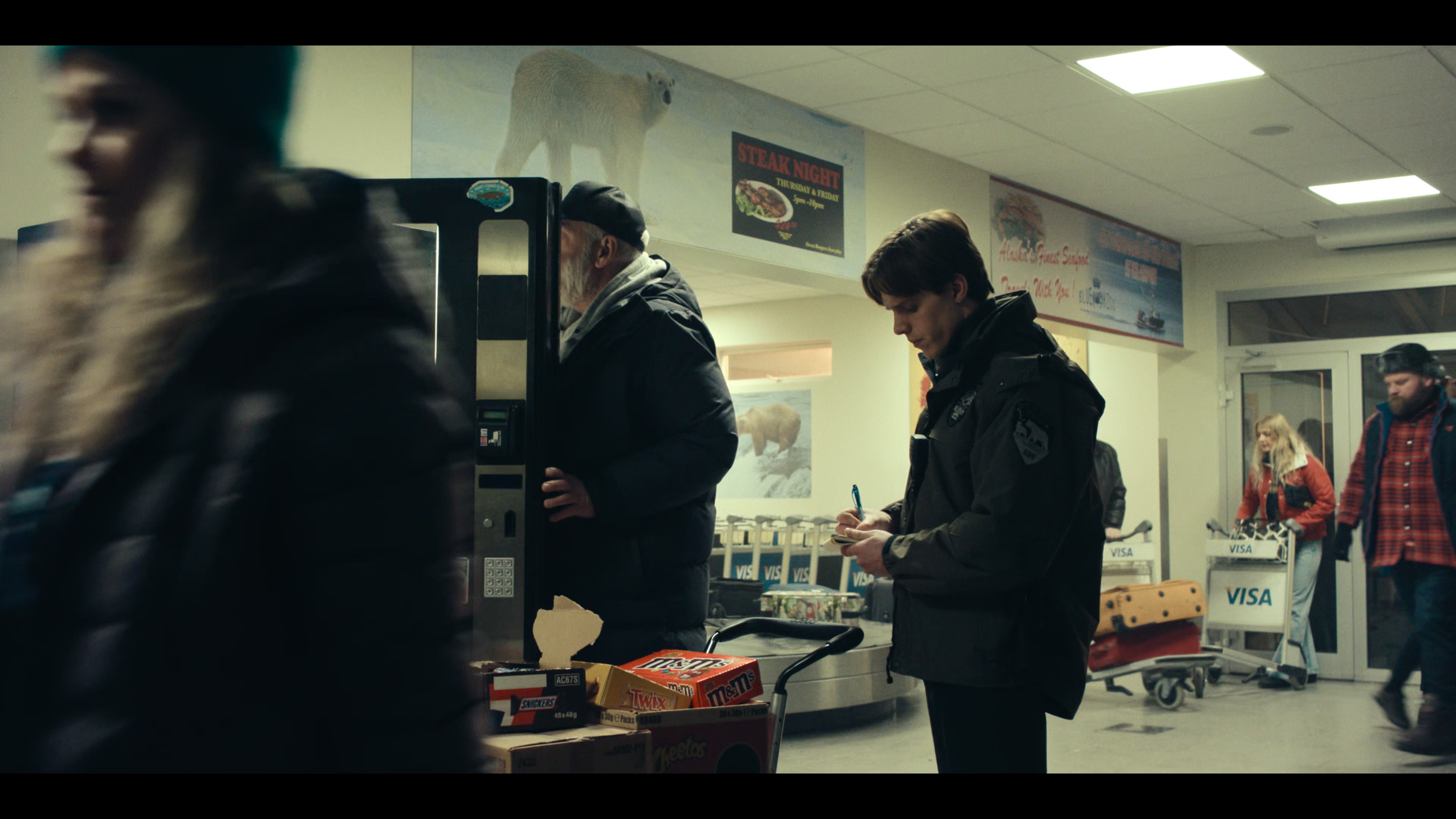 Snickers, Twix, M&M's, Cheetos And VISA In True Detective S04E02