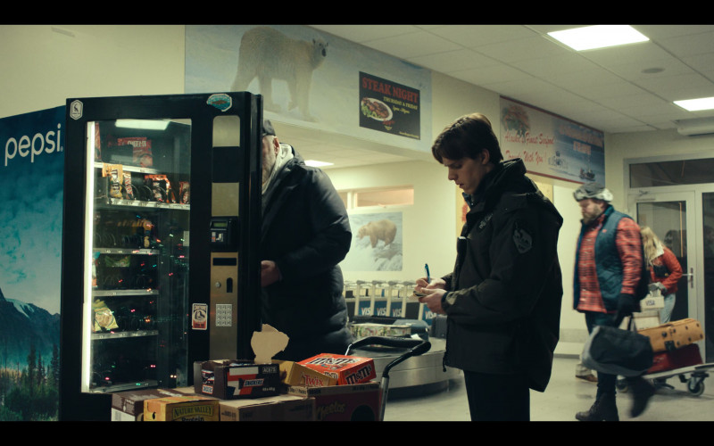 Pepsi, Cheez-It, Funyuns, Nature Valley, Snickers, Twix, M&M's, Cheetos, Visa in True Detective S04E02 "Part 2" (2024)