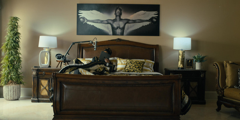 Apple iPad, Versace bed linen and robe of Snoop Dogg as Jaycen Jennings in The Underdoggs (2024) - 460467