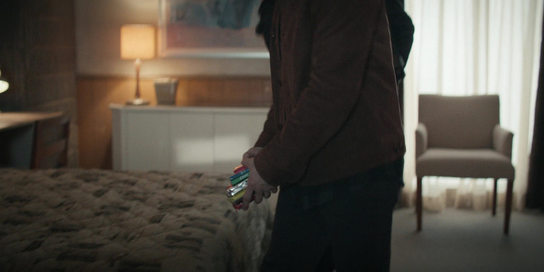 Orbit and Extra Gums in Reacher S02E07 "The Man Goes Through" (2024) - 456115