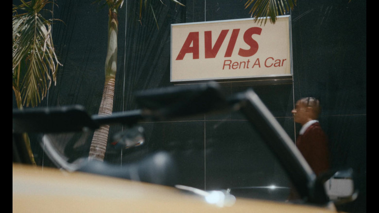 Avis Car Rental in Griselda S01E01 "Lady Comes to Town" (2024) - 459707