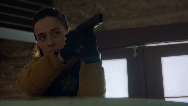 Under Armour Gloves in Chicago P.D. S11E01 "Unpacking" (2024) - 457663