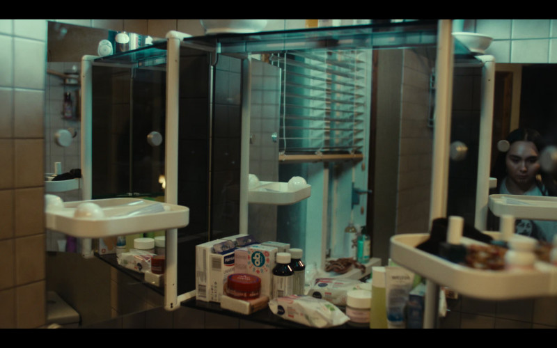 o.b. Tampons and Nivea Wipes in True Detective S04E03 "Part 3" (2024)