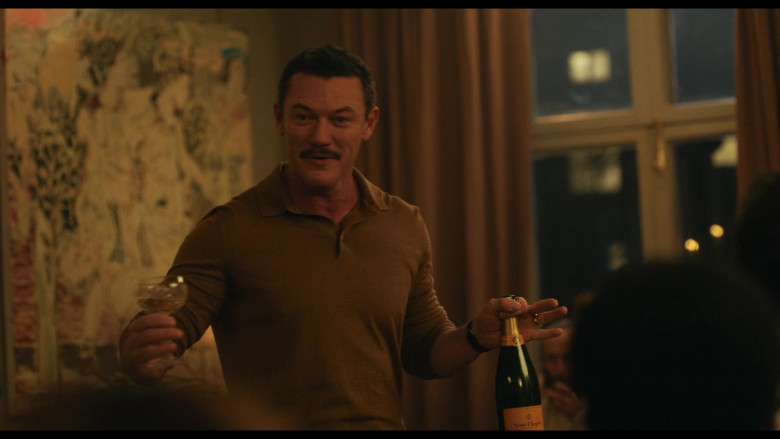 Veuve Clicquot Champagne in Good Grief (2023) - 453066