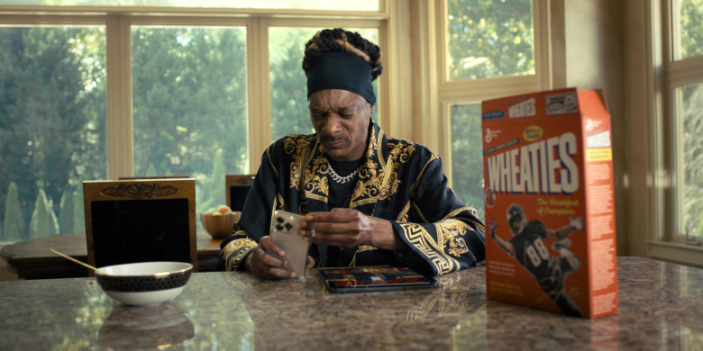 Apple iPhone of Snoop Dogg as Jaycen and General Mills Wheaties in The Underdoggs (2024) - 460484