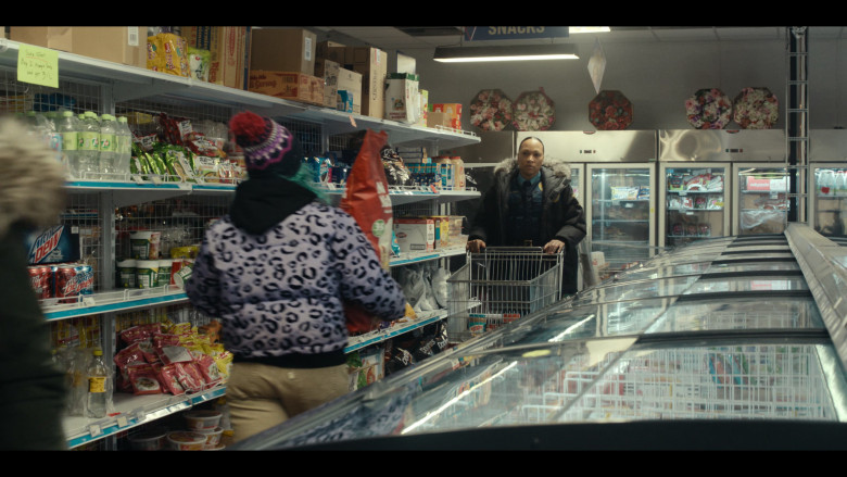 7Up, Mountain Dew, Oreo Cookies and Doritos Chips in True Detective S04E02 "Part 2" (2024) - 458692