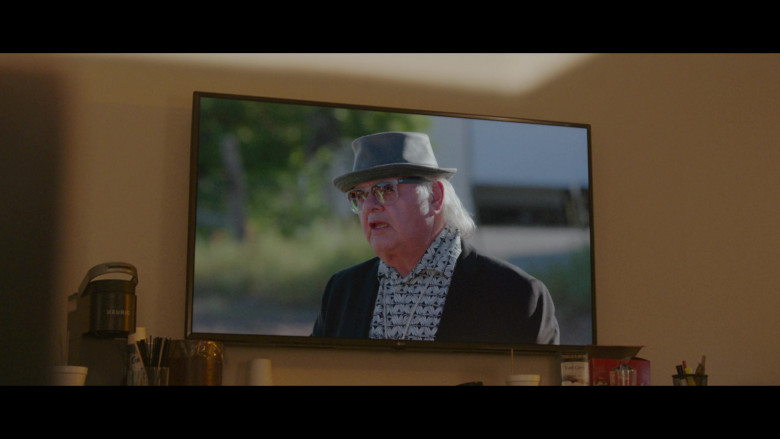 Keurig, LG TV and Ray-Ban Eyewear in The Curse S01E09 "Young Hearts" (2024) - 453483