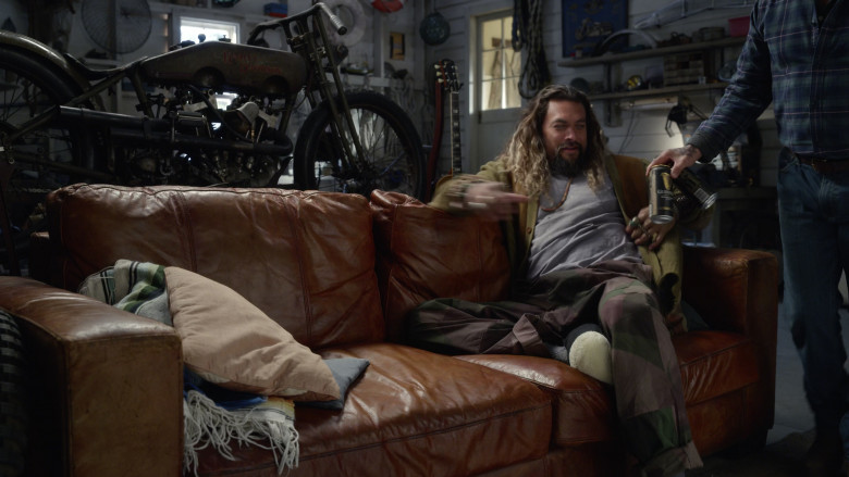Harley-Davidson Motorcycle and Guinness Beer in Aquaman and the Lost Kingdom (2023) - 459285