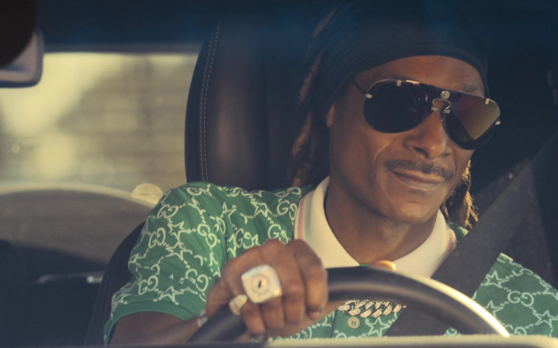 Gucci Green Polo Shirt and Versace Sunglasses of Snoop Dogg as Jaycen Jennings in The Underdoggs (2024)