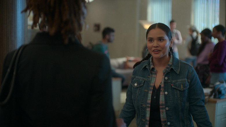 Levi's Women's Denim Jacket in Good Trouble S05E12 "With a Little Help From My Friends" (2024) - 454435