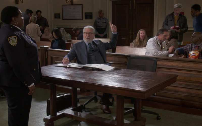 #540 – ProductPlacementBlog.com – Night Court Season 2 Episode 5 Brand Tracking (Timecode – H00M08S59)