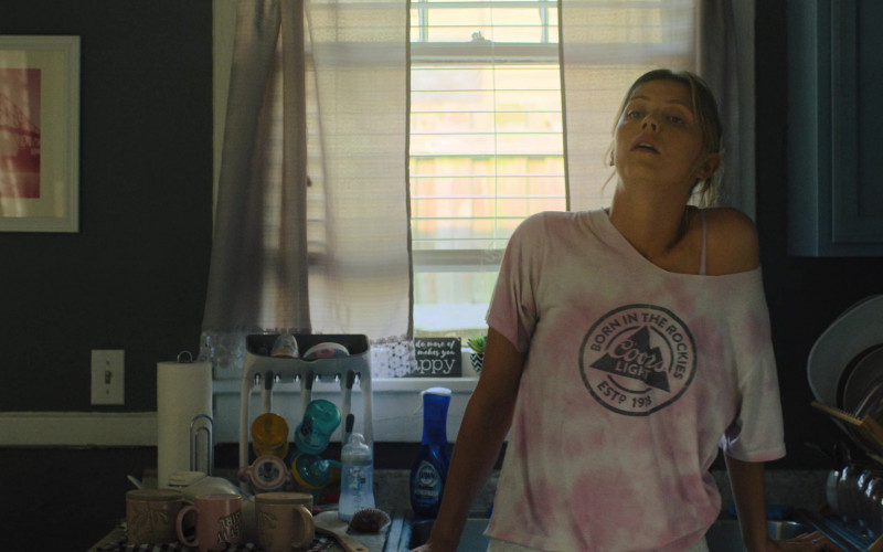 Dawn Powerwash Bottle and Coors Light Tee in Hightown S03E01 "Good Times" (2024)