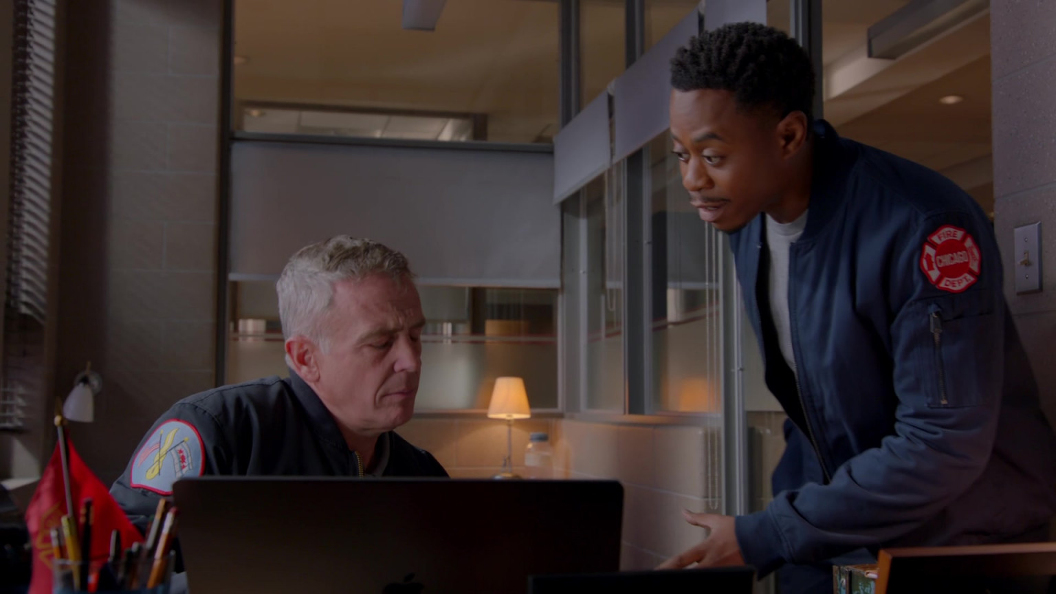 Apple MacBook Laptop In Chicago Fire S12E02 