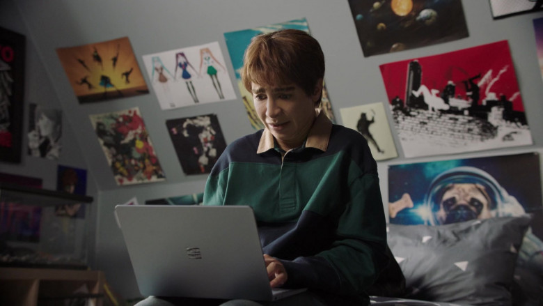 Microsoft Surface Laptop in Chad S02E09 "American Boy" (2024) - 458647