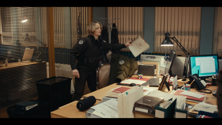 Acer Monitor in True Detective S04E02 "Part 2" (2024) - 458696