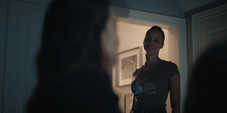 Kellogg's Froot Loops Cereal T-Shirt Worn by Maria Sten as Frances Neagley in Reacher S02E06 "New York's Finest" (2024) - 453108