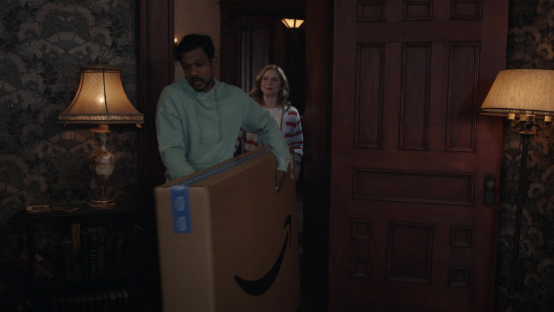 Amazon Prime Box in Ghosts S03E02 "Man of Your Dreams" (2024) - 473744