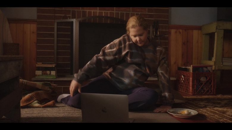 Apple MacBook Laptop in Life & Beth S02E08 "Shower Sex" (2024) - 470333