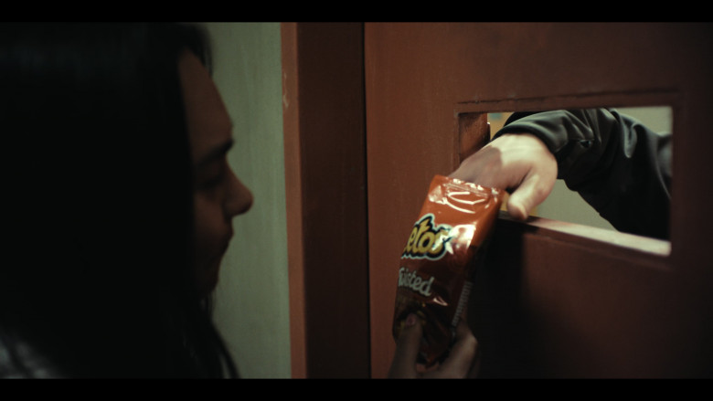 Cheetos Puffs in True Detective S04E05 "Night Country: Part 5" (2024) - 467825