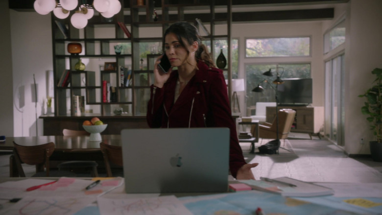 Apple MacBook Laptop in The Rookie S06E02 "The Hammer" (2024) - 475490