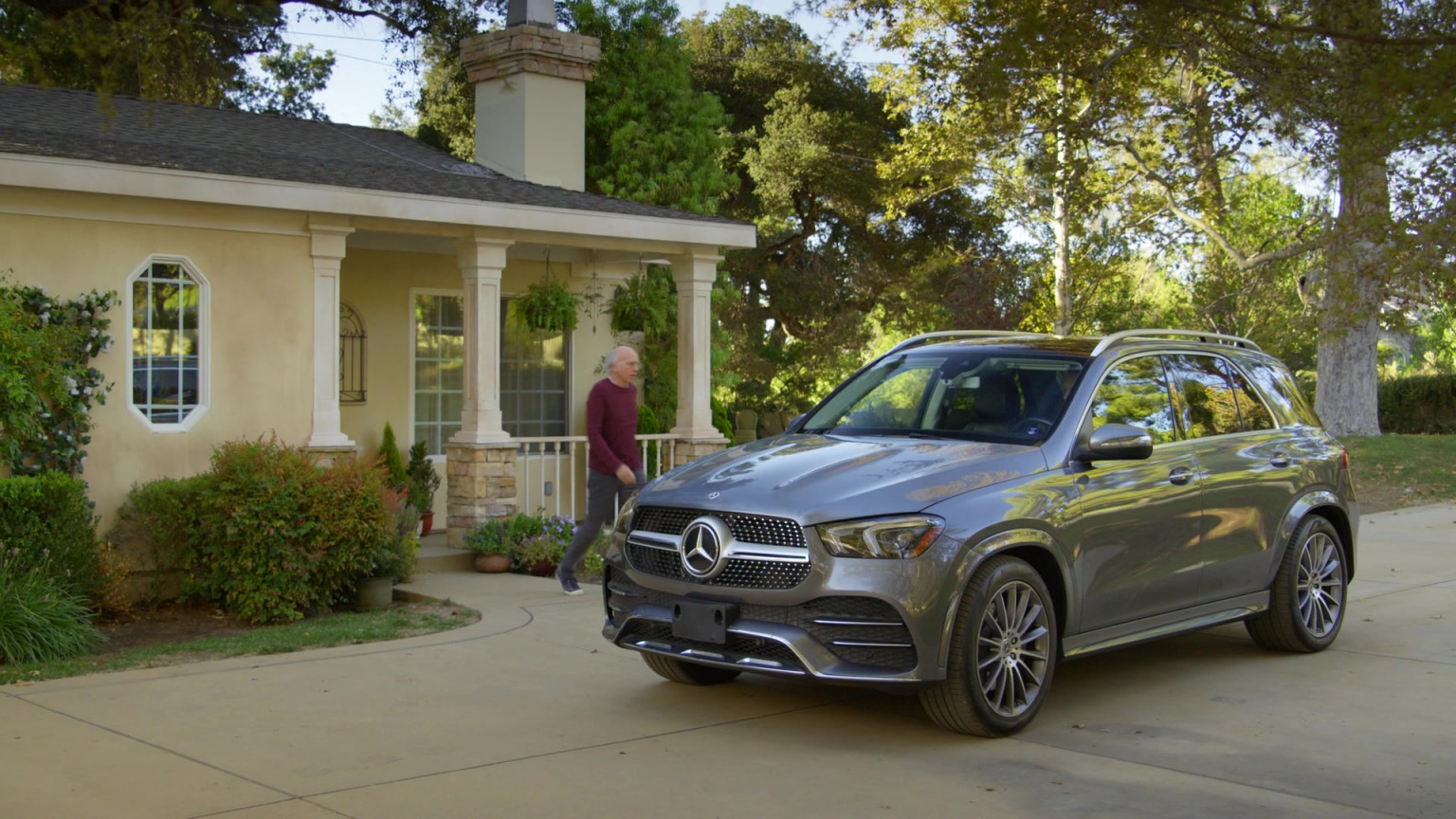 MercedesBenz GLE 450 Car In Curb Your Enthusiasm S12E02 "The Lawn