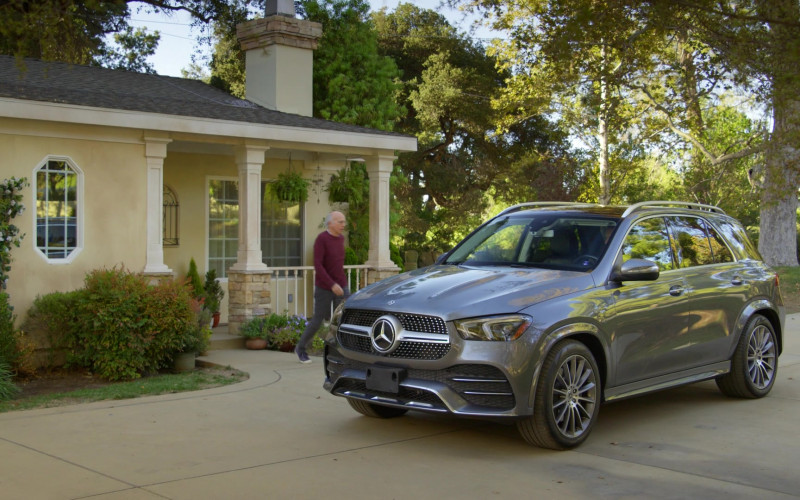 Mercedes-Benz GLE 450 Car in Curb Your Enthusiasm S12E02 "The Lawn Jockey" (2024)