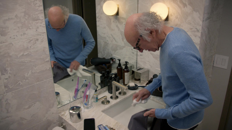 Colgate Toothpaste, Listerine Mouthwash and Altoids in Curb Your Enthusiasm S12E01 "Atlanta" (2024) - 464972