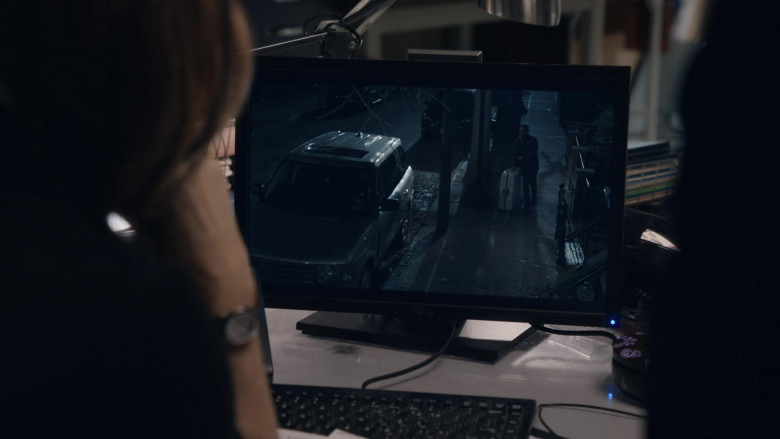 Dell Monitor in Blue Bloods S14E02 "Dropping Bombs" (2024) - 474092