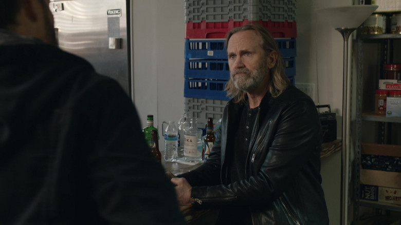 Full Sail Amber Ale and Kirkland Signature Water in Blue Bloods S14E01 "Loyalty" (2024) - 471676