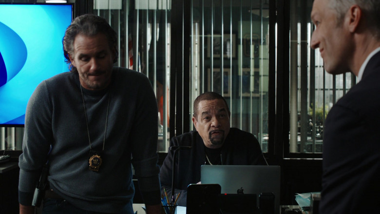 Apple MacBook Laptops in Law & Order: Special Victims Unit S25E03 "The Punch List" (2024) - 464740