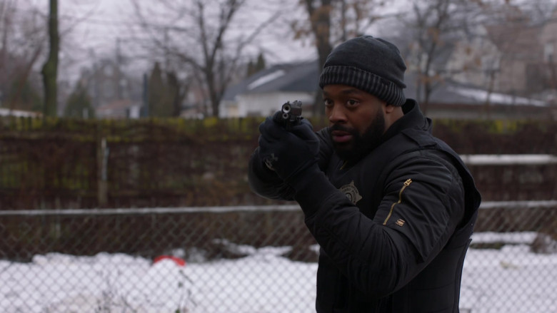 G-Star Raw Jacket and Under Armour Gloves in Chicago P.D. S11E06 "Survival" (2024) - 475988