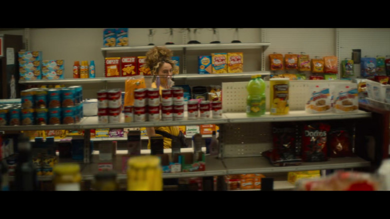 Cheez-It Crackers, Nabisco Honey Maid Graham Crackers, Campbell's, Hostess Donettes, Junior Mints, Doritos Chips in Three Women S01E05 "Gia" (2023) - 471284