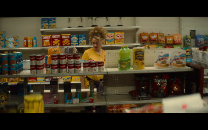 Cheez-It Crackers, Nabisco, Campbell's, Hostess Donettes, Dots, Twizzlers, Doritos Chips in Three Women S01E05 "Gia" (2023)