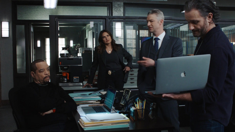 Apple MacBook Laptop in Law & Order: Special Victims Unit S25E04 "Duty to Report" (2024) - 467488