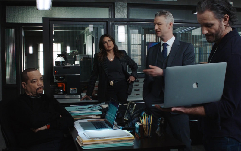 #1725 – ProductPlacementBlog.com – Law & Order – Special Victims Unit – Season 25, Episode 4 Brand Tracking (Timecode – H00M28S44)