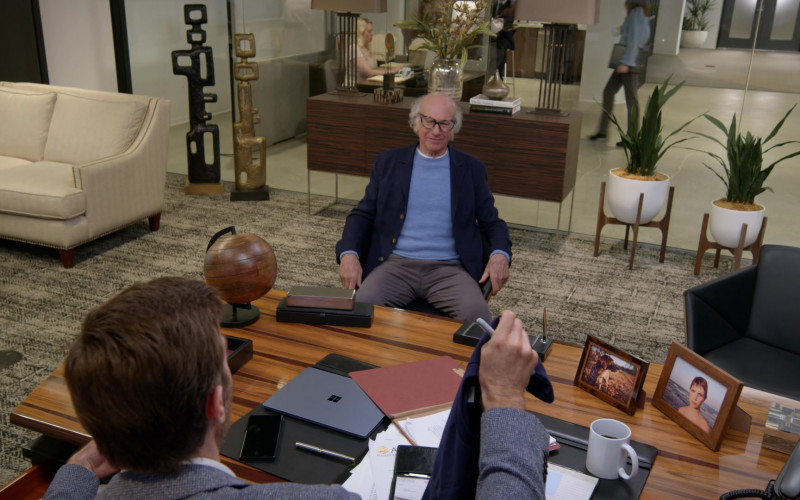 #1732 – ProductPlacementBlog.com – Curb Your Enthusiasm (2024 TV Series) Season 12 Episode 1 Brand Tracking (Timecode – H00M28S51)