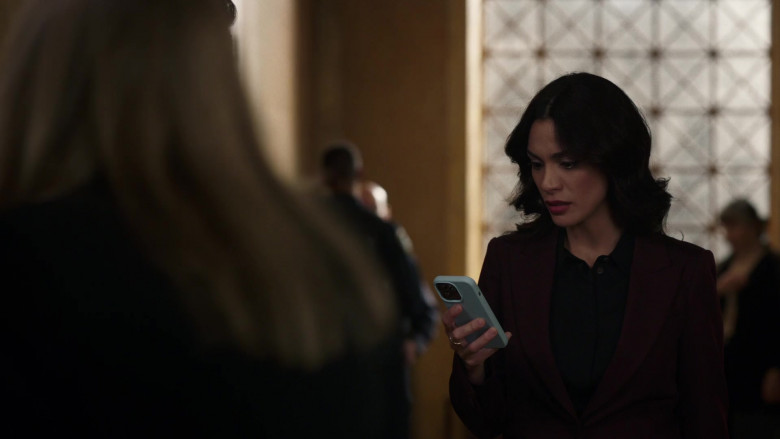 Apple iPhone Smartphone in Law & Order S23E04 "Unintended Consequences" (2024) - 467525