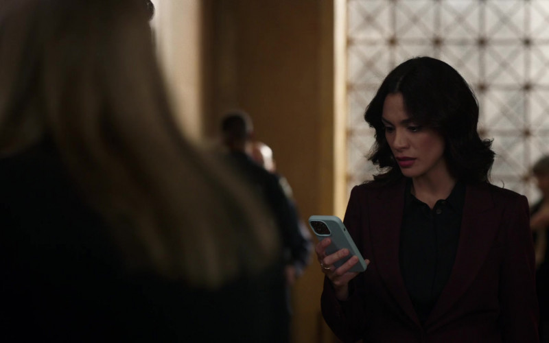 Apple iPhone Smartphone in Law & Order S23E04 "Unintended Consequences" (2024)