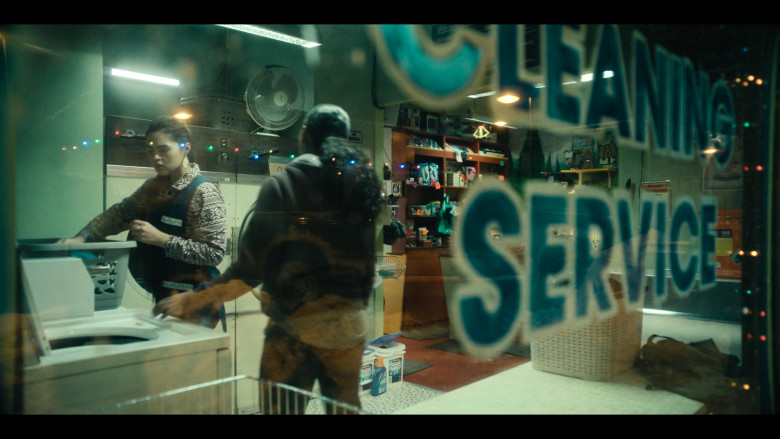 Kirkland Signature and Nabisco Oreo Cookies in True Detective S04E05 "Night Country: Part 5" (2024) - 467854