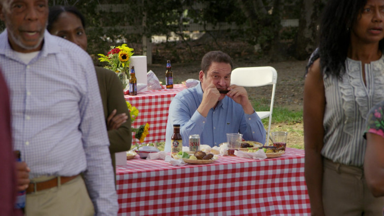Berkley's Gourmet BBQ Sauce and Coors Light Can in Curb Your Enthusiasm S12E02 "The Lawn Jockey" (2024) - 467292