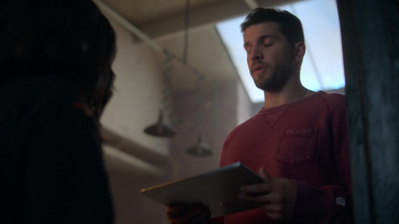 Microsoft Surface Tablet in Good Trouble S05E16 "One Way or Another" (2024) - 465793