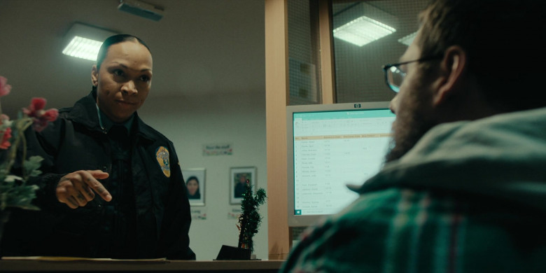 HP Monitor and Microsoft Windows OS in True Detective S04E04 "Night Country: Part 4" (2024) - 464530