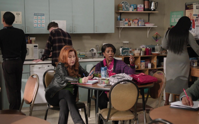 C&H Sugar, Toast'em Pop Ups and Cracker Jack in Abbott Elementary S03E04 "Smoking" (2024)