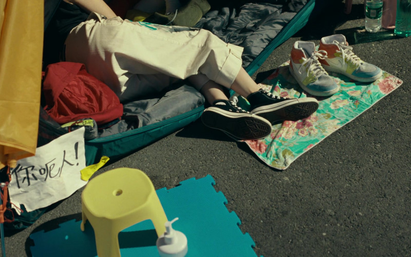 Converse And Nike in Expats S01E06 "Home" (2024)