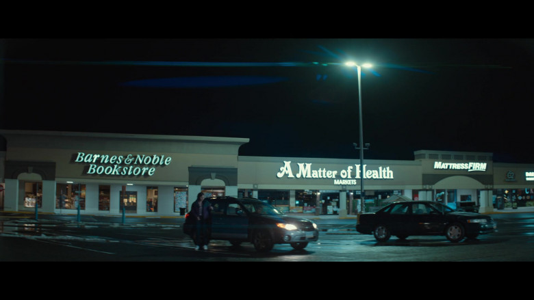 Barnes & Noble and Mattress Firm in Three Women S01E04 "Maggie" (2023) - 471128