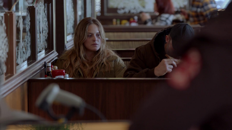 A.1. Sauce and Heinz Ketchup in Chicago Fire S12E03 "Trapped" (2024) - 462744