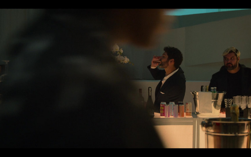 Jam Juice by Captain Lawrence Brewing Company and Moet Champagne in Players (2024)