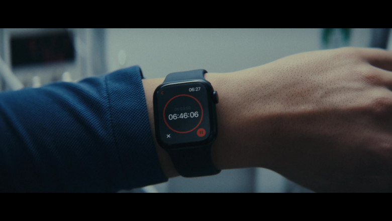 Apple Watch in Constellation S01E02 "Live and Let Die" (2024) - 472850