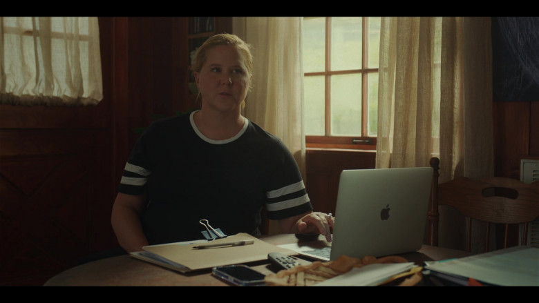 Apple MacBook Laptop in Life & Beth S02E04 "This Soup is Gonna Be Good" (2024) - 470007