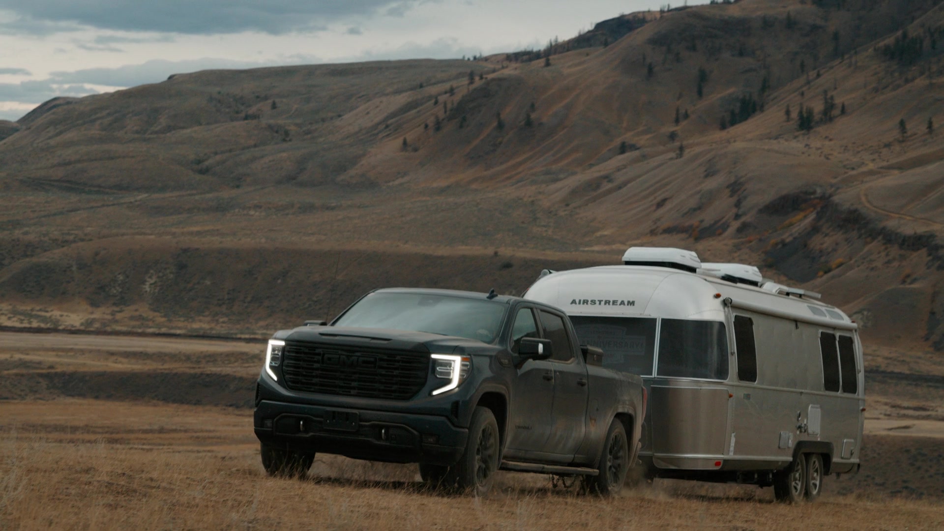GMC Pickup Truck And Airstream Travel Trailer In Tracker S01E01